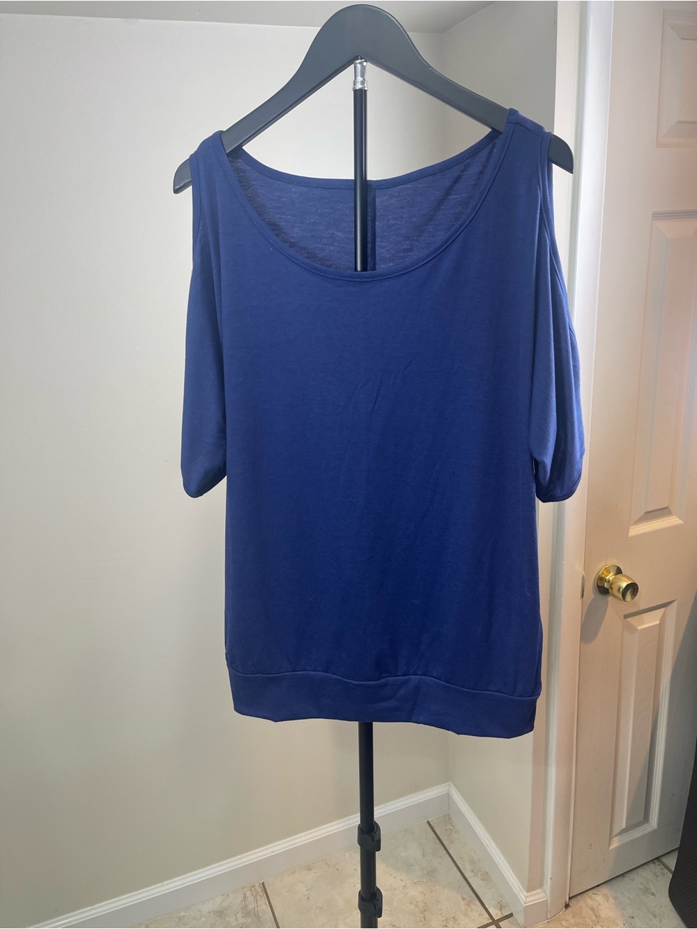 Source Unknown Navy Cold-Shoulder Scoop Neck Top